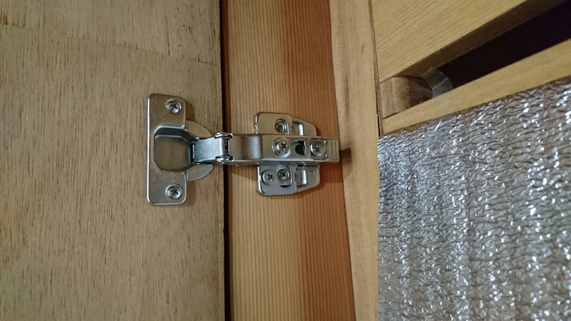 蝶番交換 | 常滑市の建具修理なら藤井建具店